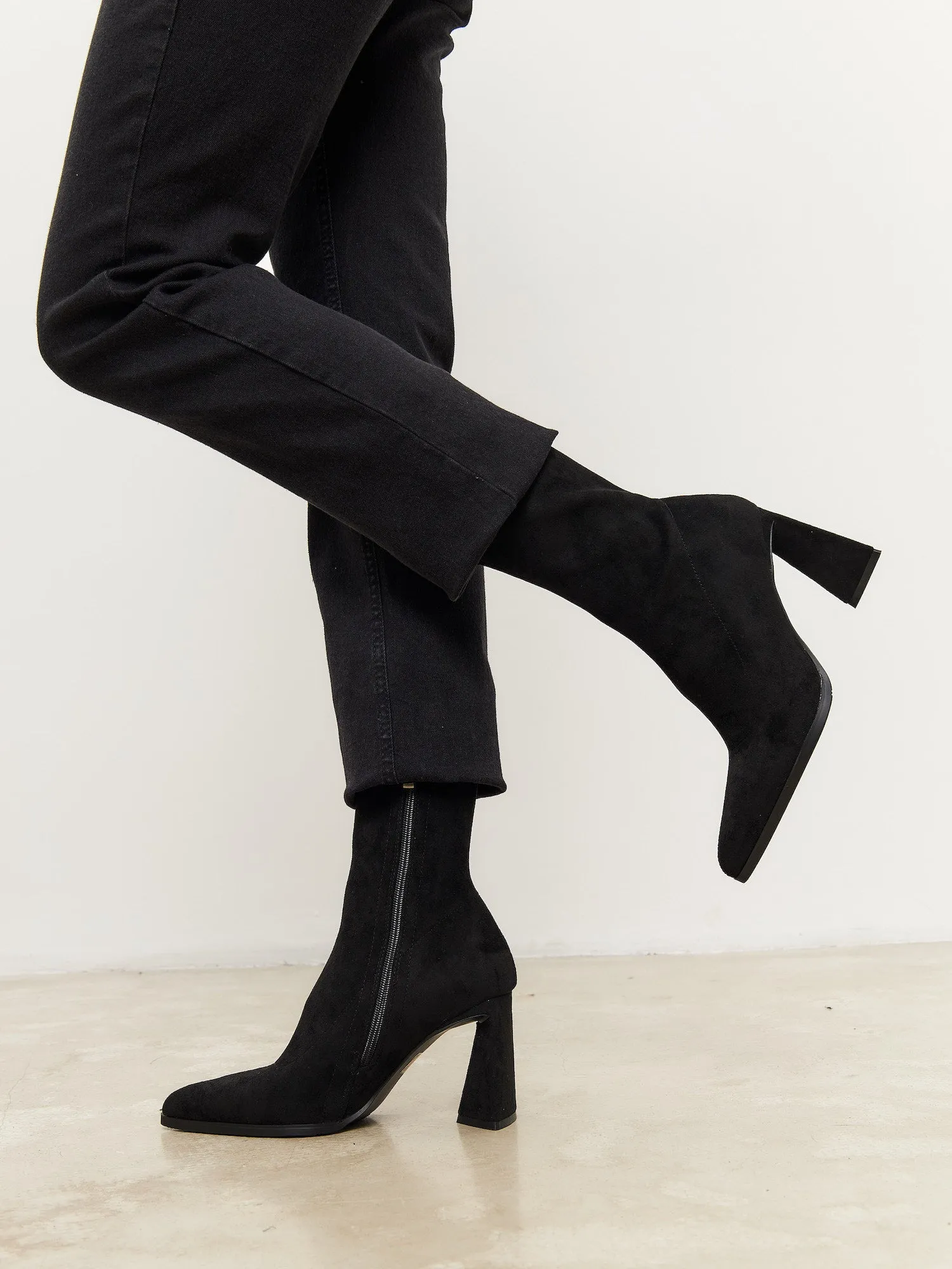 Casual Suede Block Heel Ankle Boots - Black